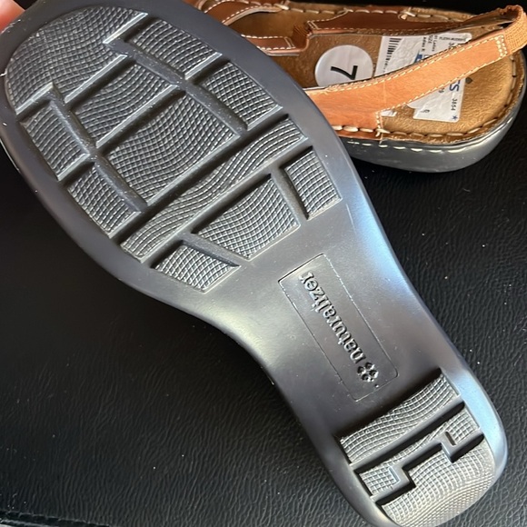 Naturalizer Craft Comfort Sandals, tan leather straps, slip on, size 7, NEW! - Picture 13 of 16